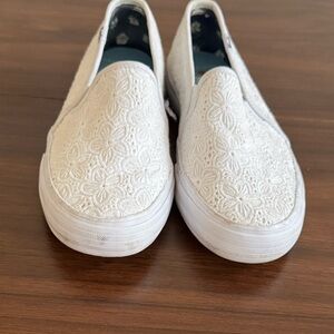 Women’s Keds 6 White Eyelet Slip On Shoes Sneakers Tennis Shoes Draper James